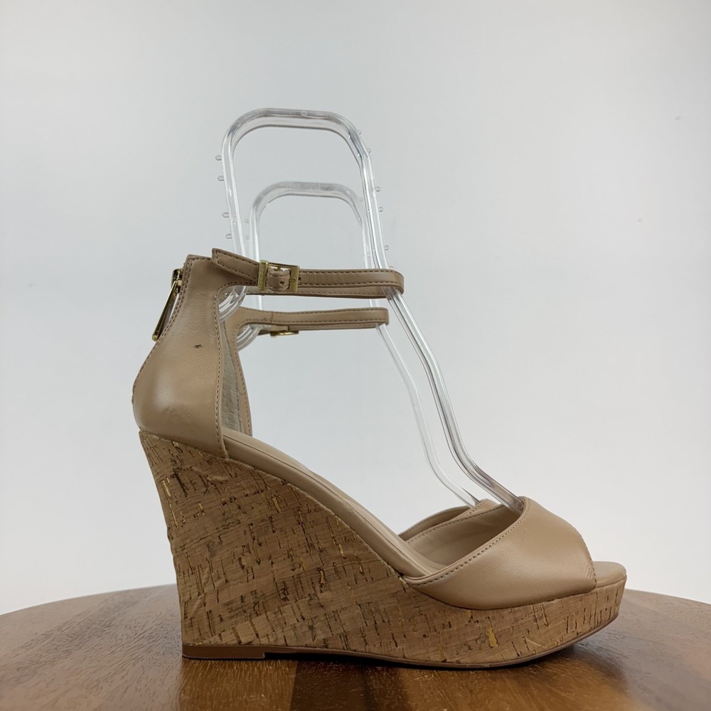 New NWOB Womens Charles By Charles David Lois Beige Faux Leather Sandals Sz 9.5